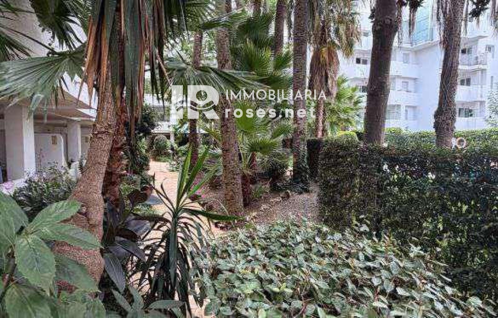 Planta baja de 2 habitaciones con terraza en complejo con piscina - Foto 5