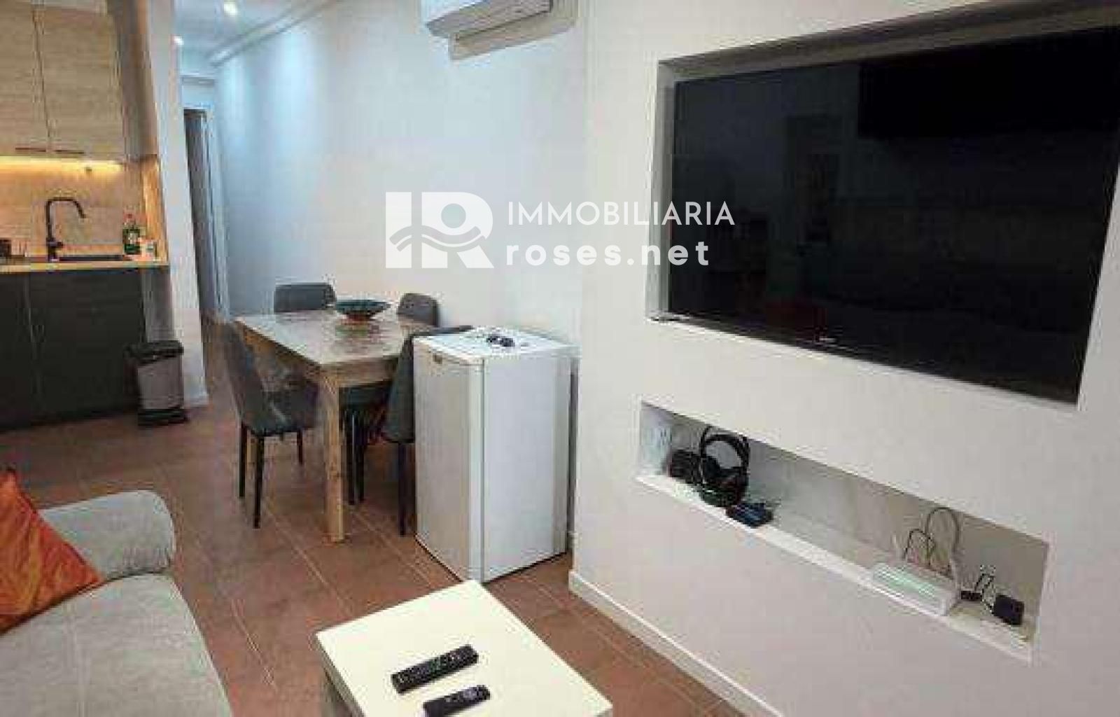 Planta baja de 2 habitaciones con terraza en complejo con piscina - Foto 8