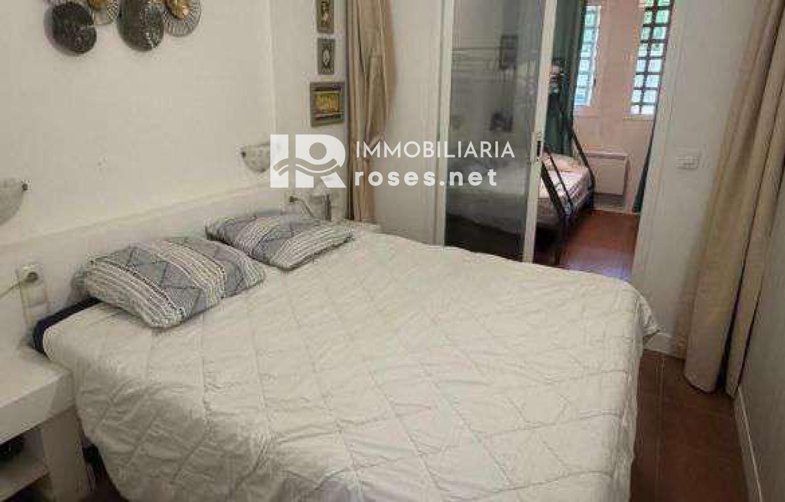 Planta baja de 2 habitaciones con terraza en complejo con piscina - Foto 15