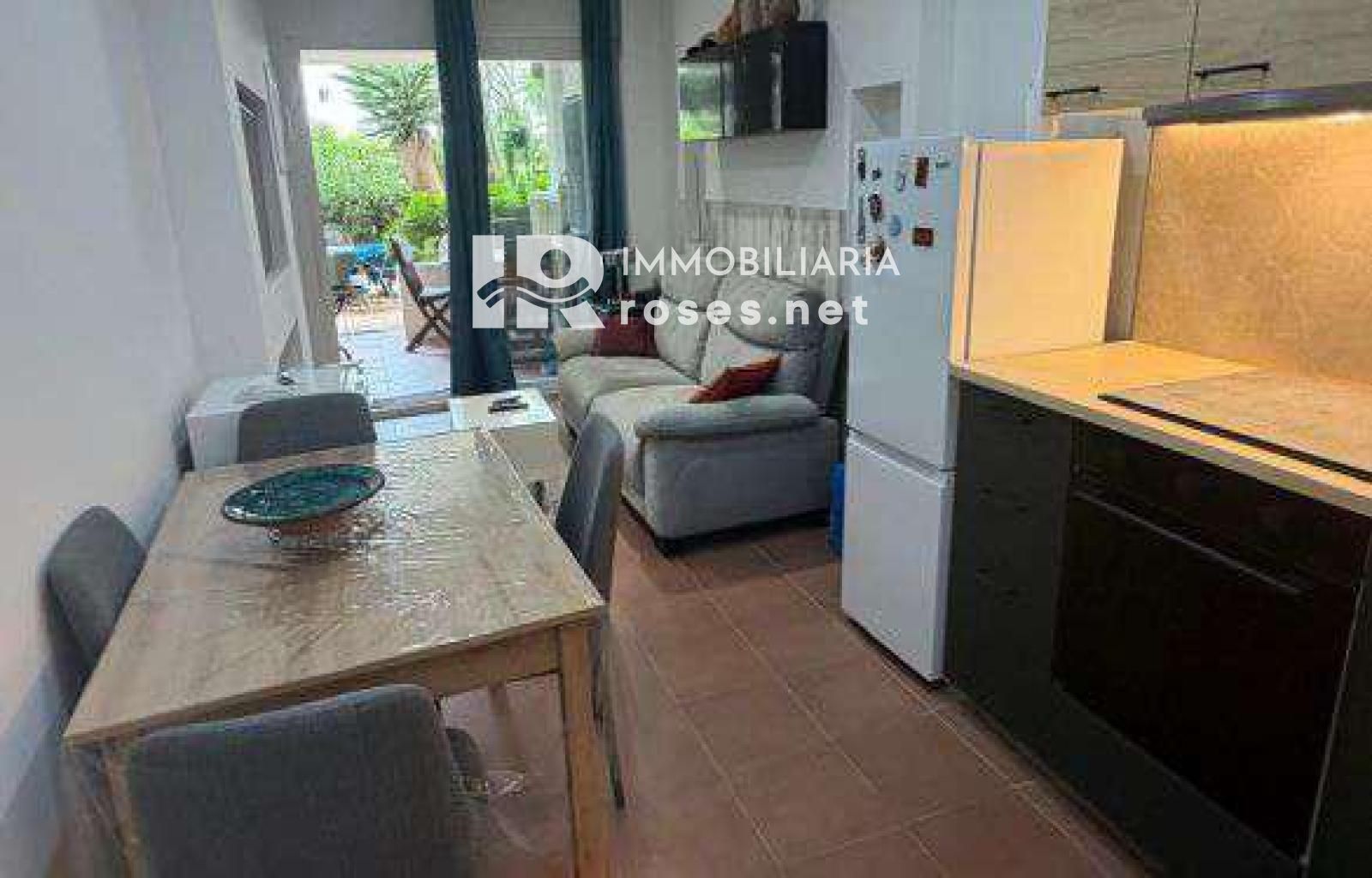 Planta baja de 2 habitaciones con terraza en complejo con piscina - Foto 18