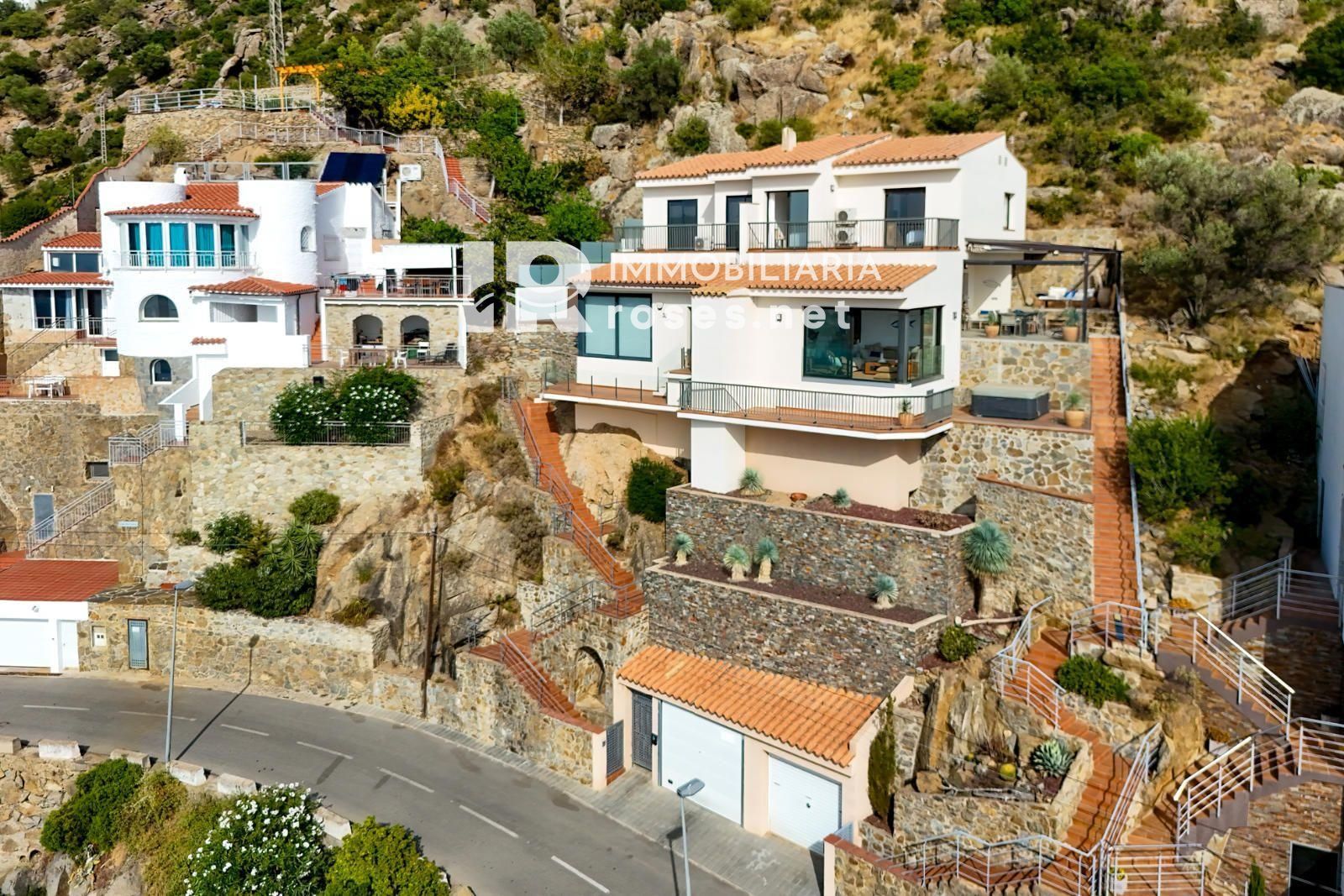 Elegante casa mediterráneo con jacuzzi, garaje y espectaculares vistas en Roses - Foto 31