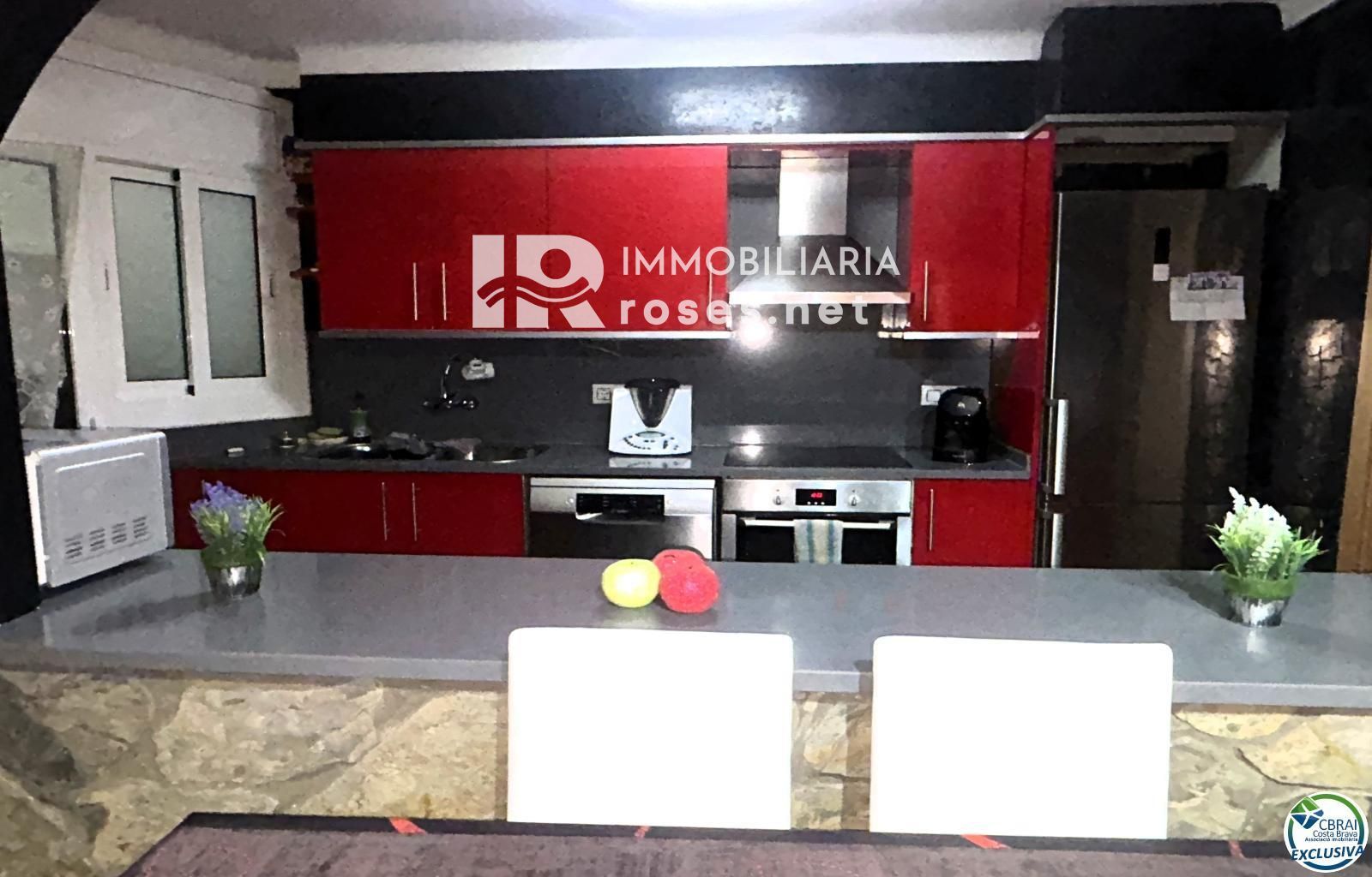 Piso reformado en el centro de Llançà, listo para entrar a vivir - Foto 3