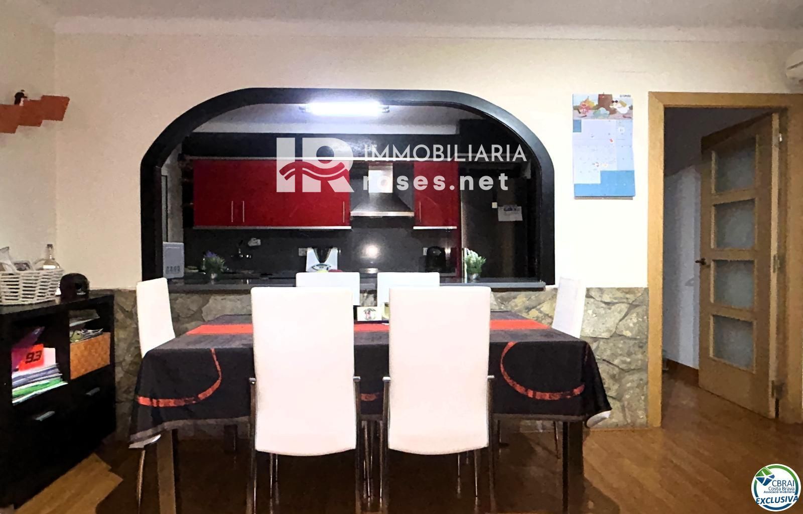 Piso reformado en el centro de Llançà, listo para entrar a vivir - Foto 6
