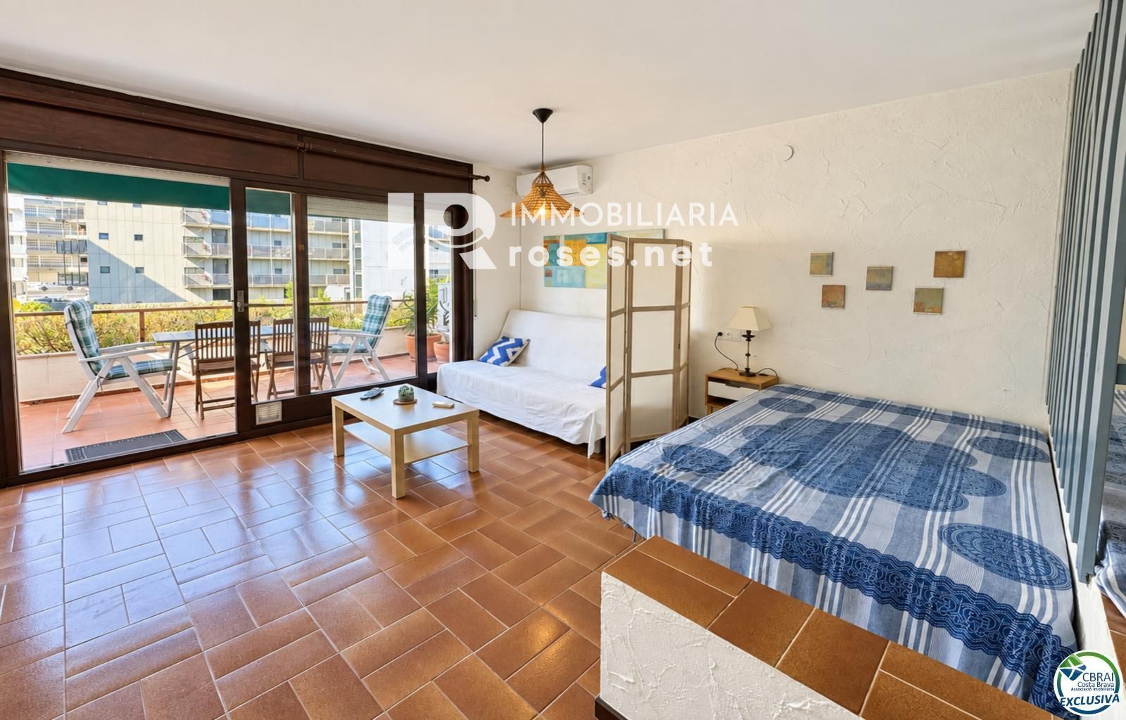 Amplio estudio con terraza y licencia turística a 80 metros de la playa de Santa Margarita - Roses - Foto 7