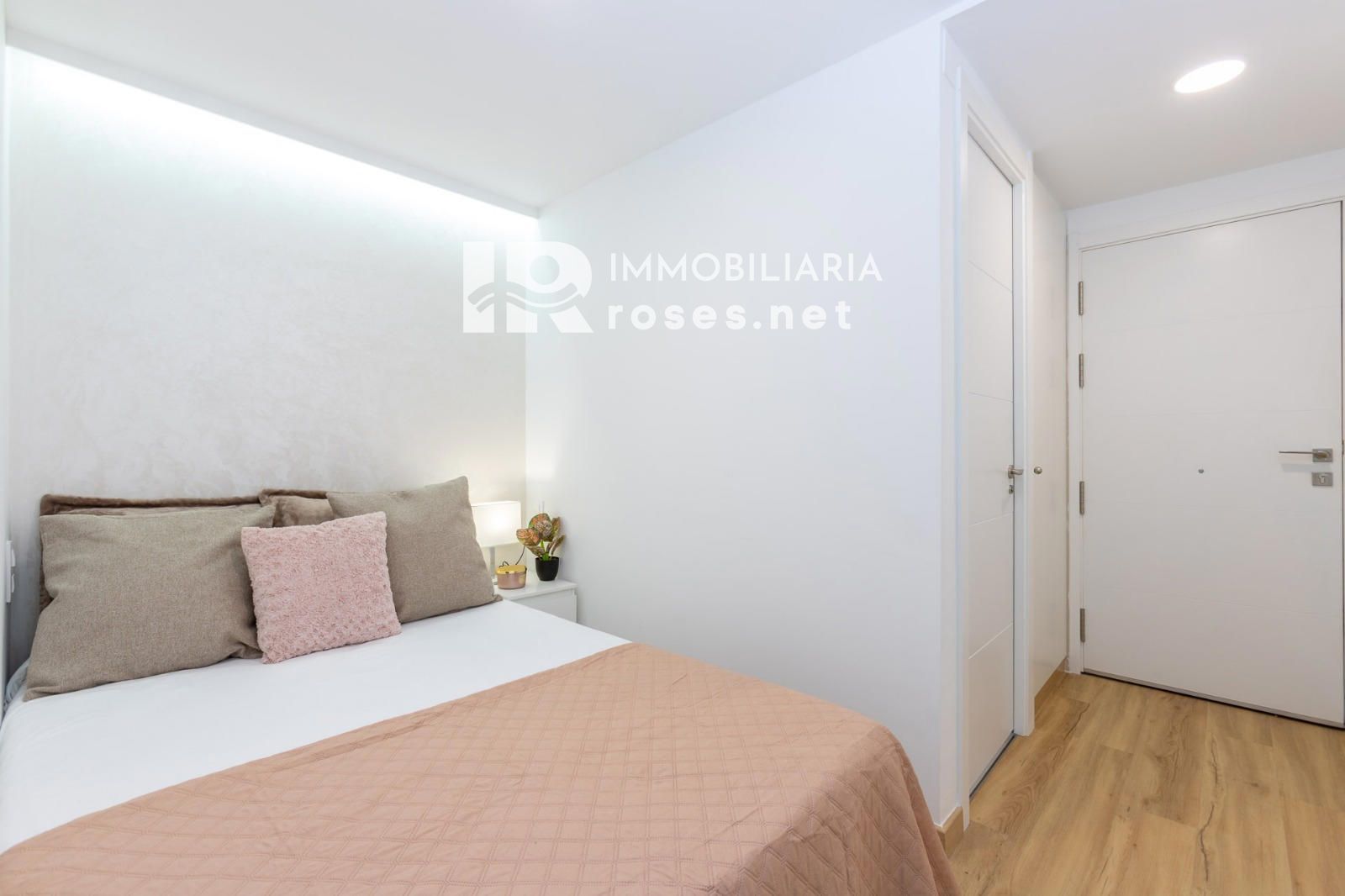 Komplett renoviertes Studio mit Schlafbereich, nur 50 Meter vom Strand entfernt und mit seitlichem Meerblick – Santa Margarita, Roses - Foto 13