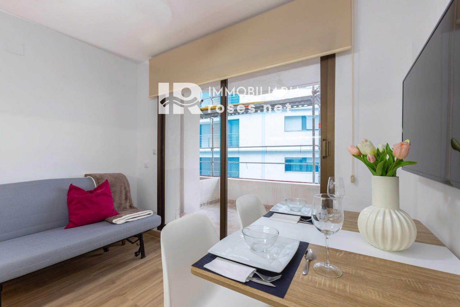 Komplett renoviertes Studio mit Schlafbereich, nur 50 Meter vom Strand entfernt und mit seitlichem Meerblick – Santa Margarita, Roses - Foto 3