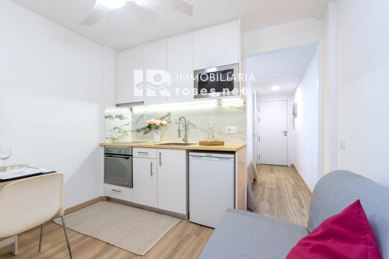 Komplett renoviertes Studio mit Schlafbereich, nur 50 Meter vom Strand entfernt und mit seitlichem Meerblick – Santa Margarita, Roses - Foto 5