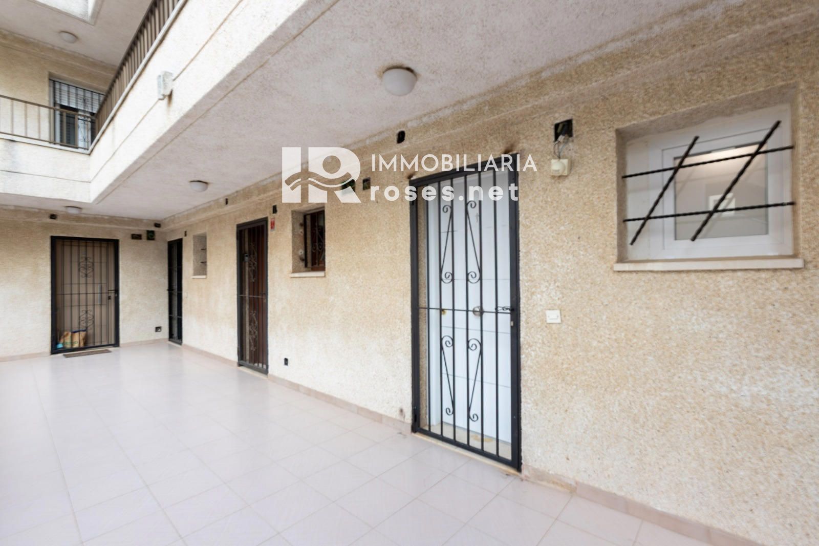 Komplett renoviertes Studio mit Schlafbereich, nur 50 Meter vom Strand entfernt und mit seitlichem Meerblick – Santa Margarita, Roses - Foto 19