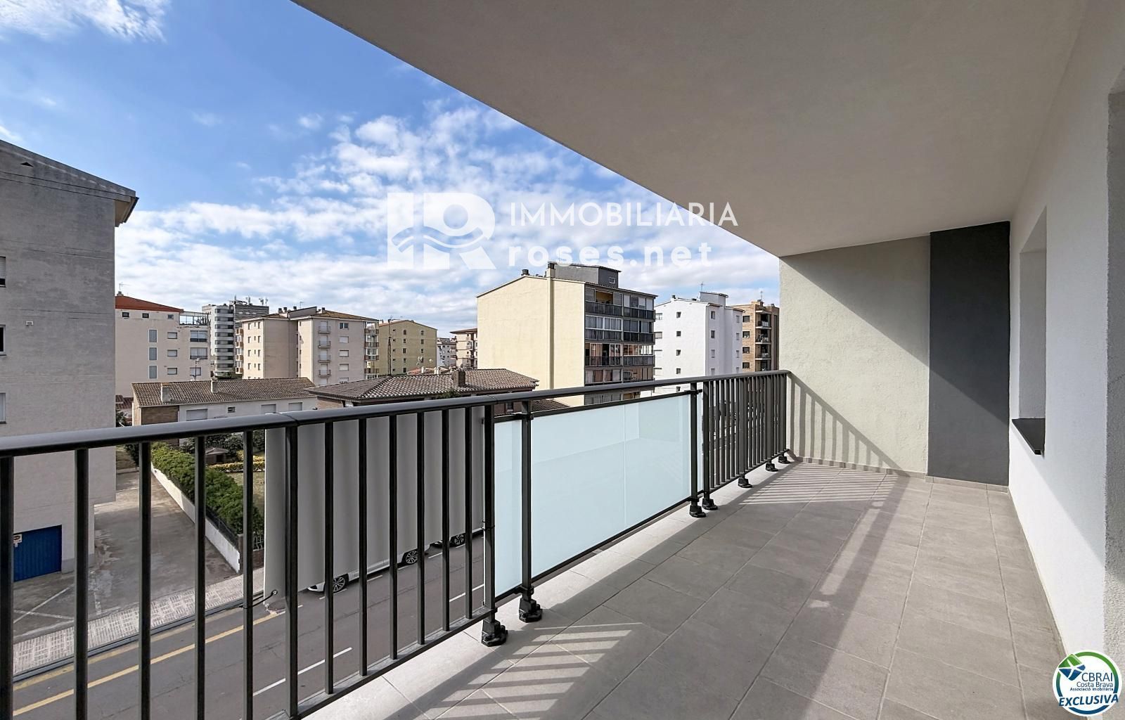 Apartamento 2 dormitorios renovado con terraza en Santa Margarida, Rosas - Foto 2