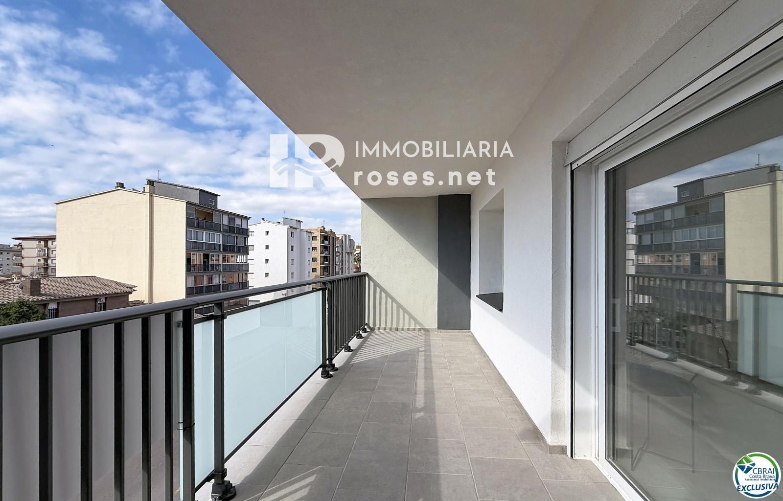 Apartamento 2 dormitorios renovado con terraza en Santa Margarida, Rosas - Foto 5