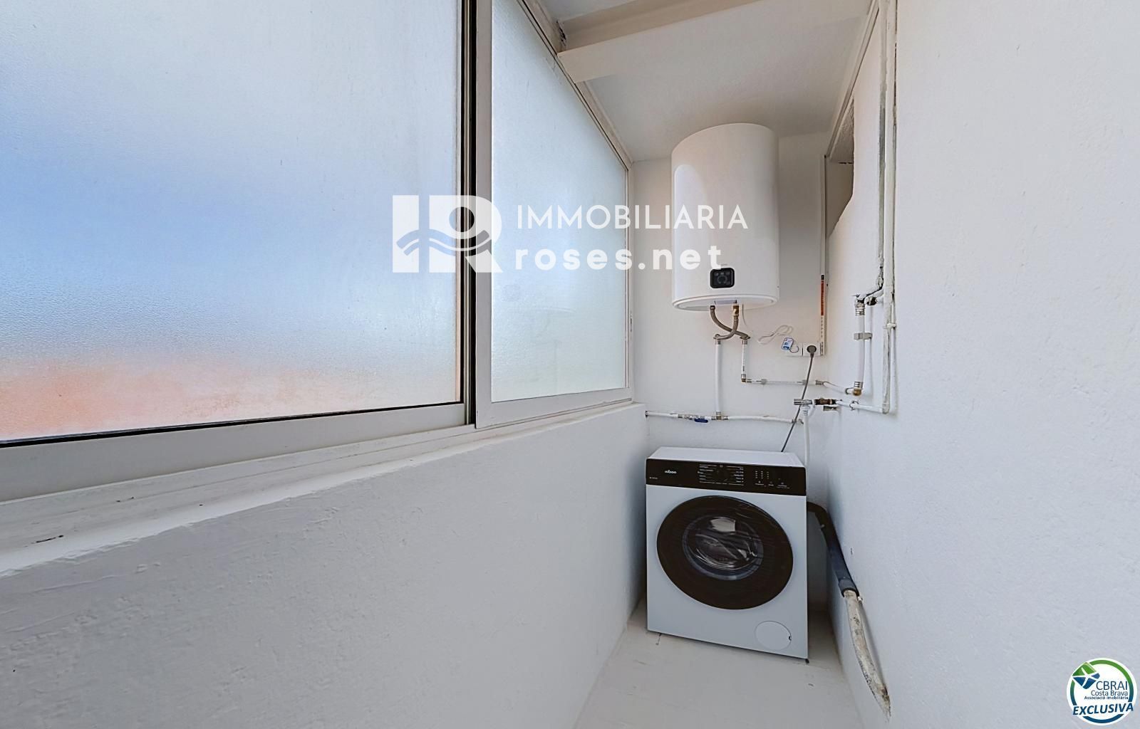 Apartamento 2 dormitorios renovado con terraza en Santa Margarida, Rosas - Foto 11