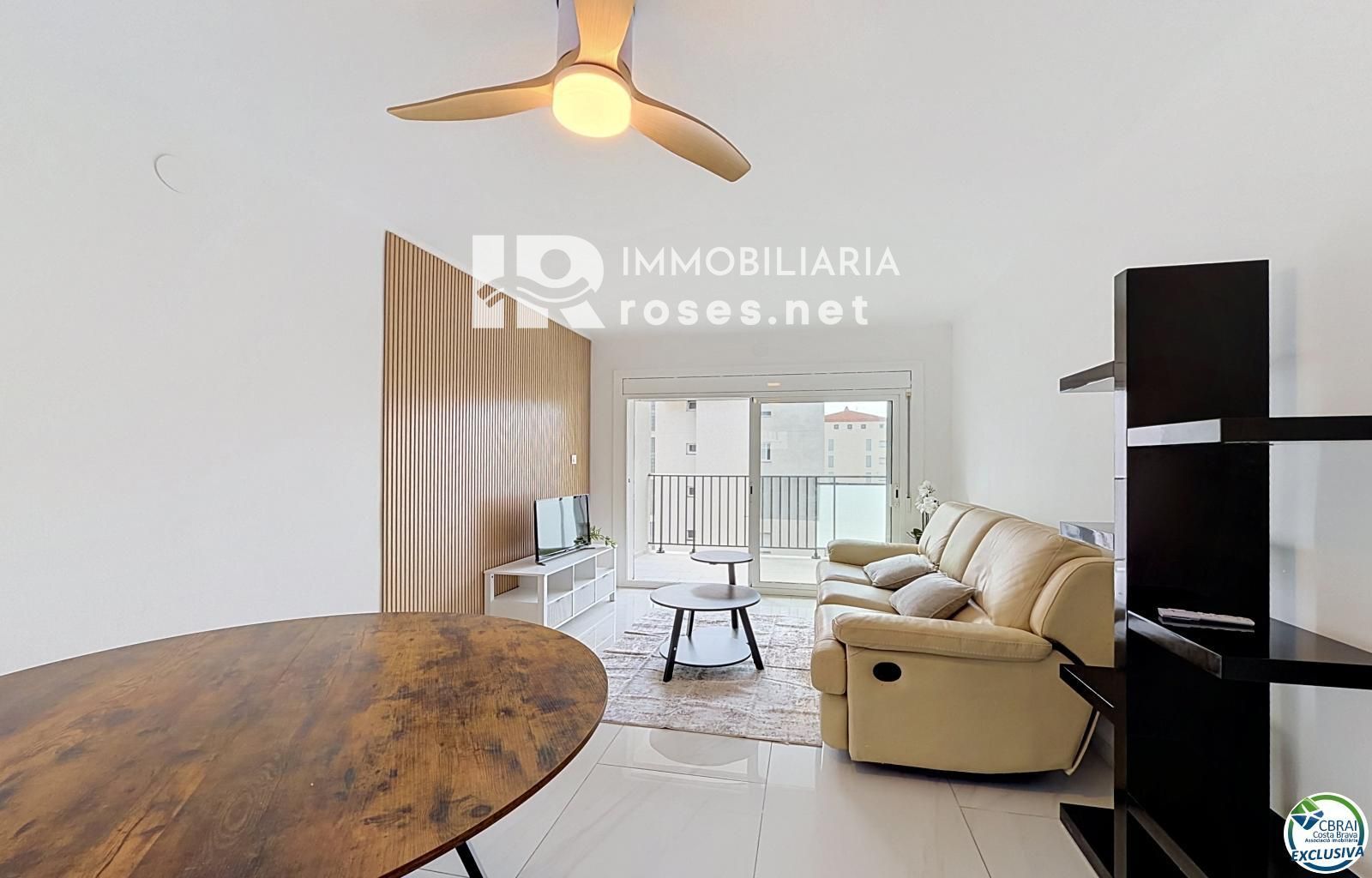 Apartamento 2 dormitorios renovado con terraza en Santa Margarida, Rosas - Foto 13