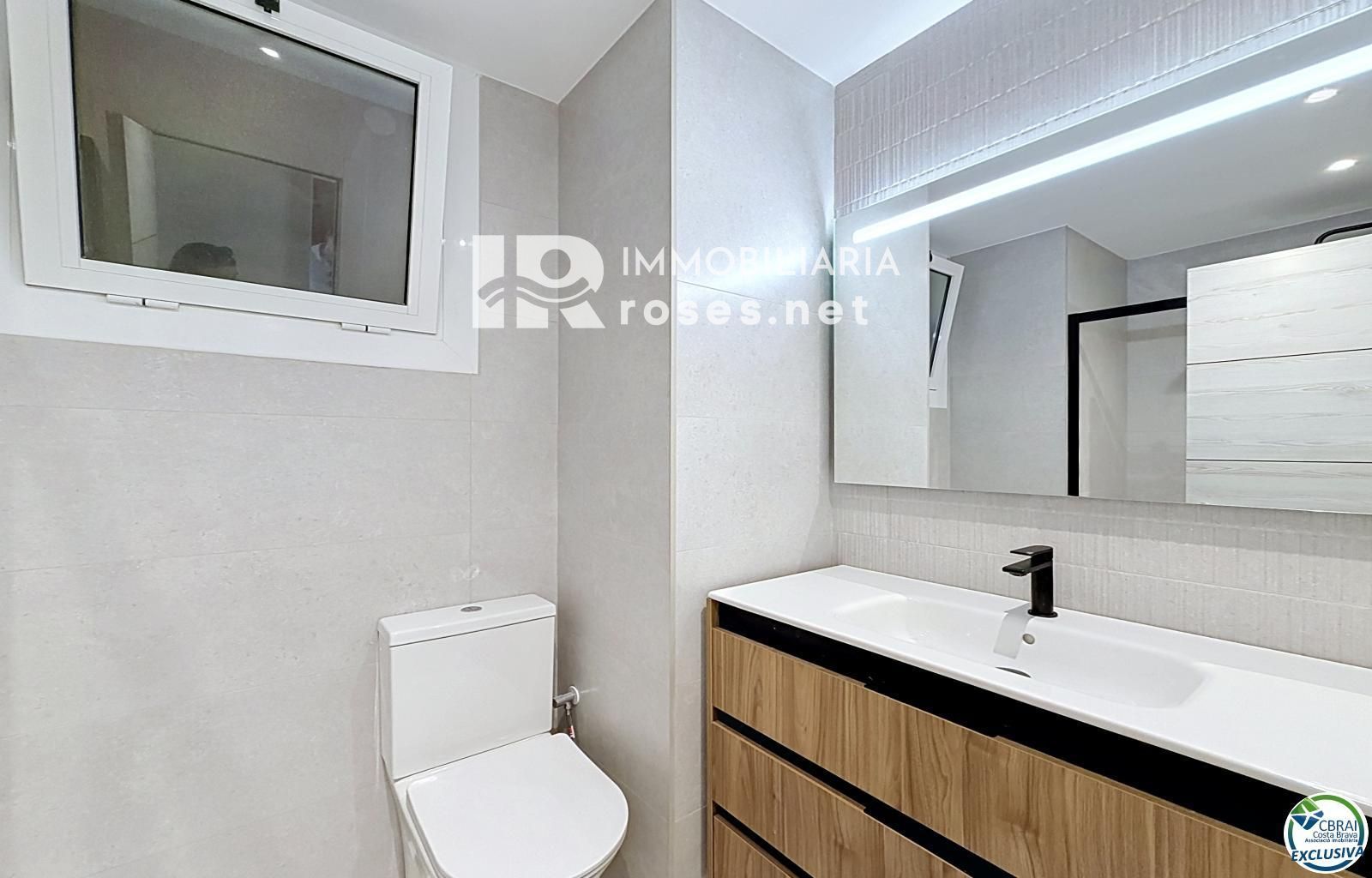 Apartamento 2 dormitorios renovado con terraza en Santa Margarida, Rosas - Foto 19
