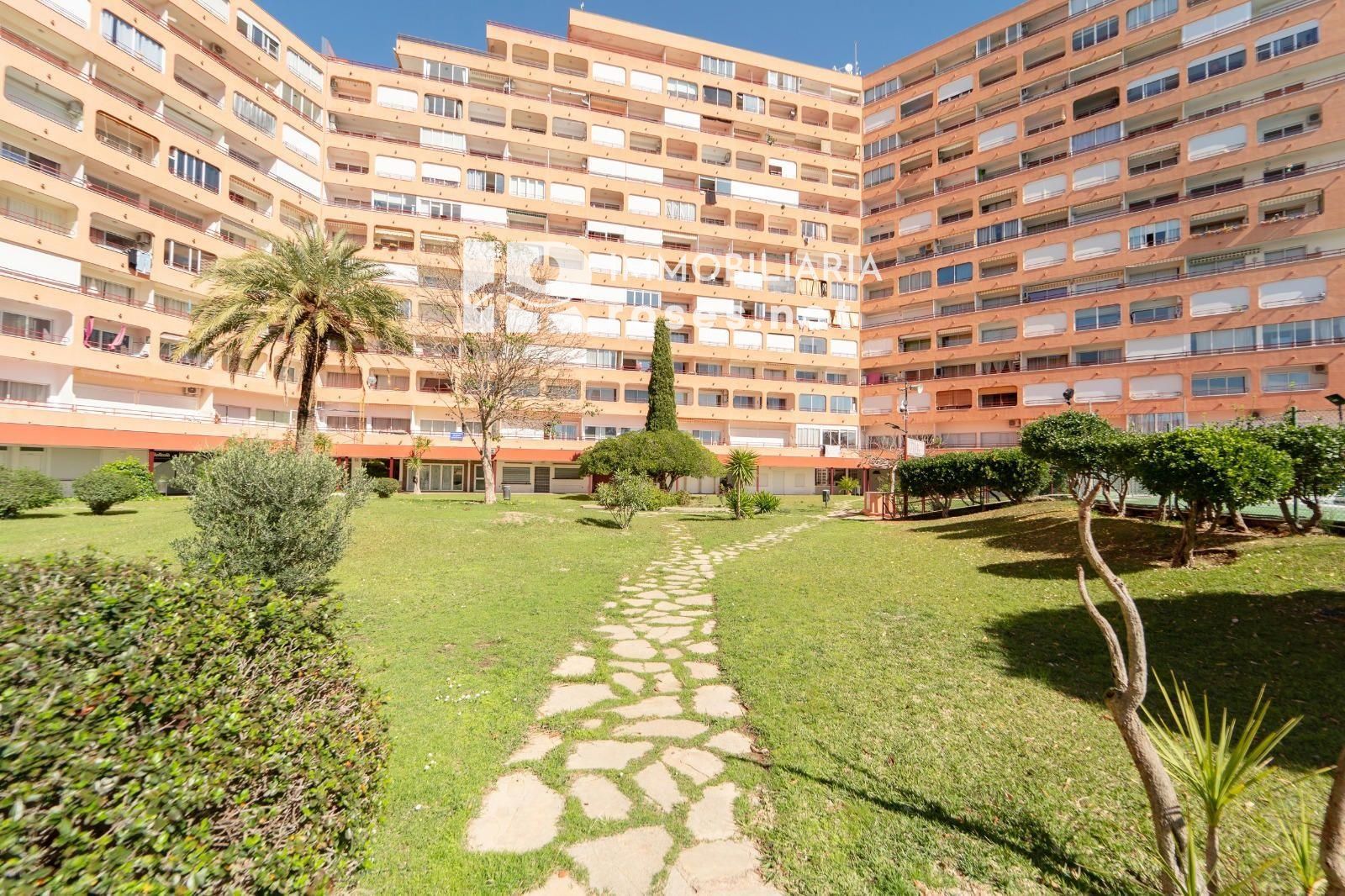 Moderno apartamento en planta baja en complejo residencial con zonas ajardinadas y piscina comunitaria - Foto 18