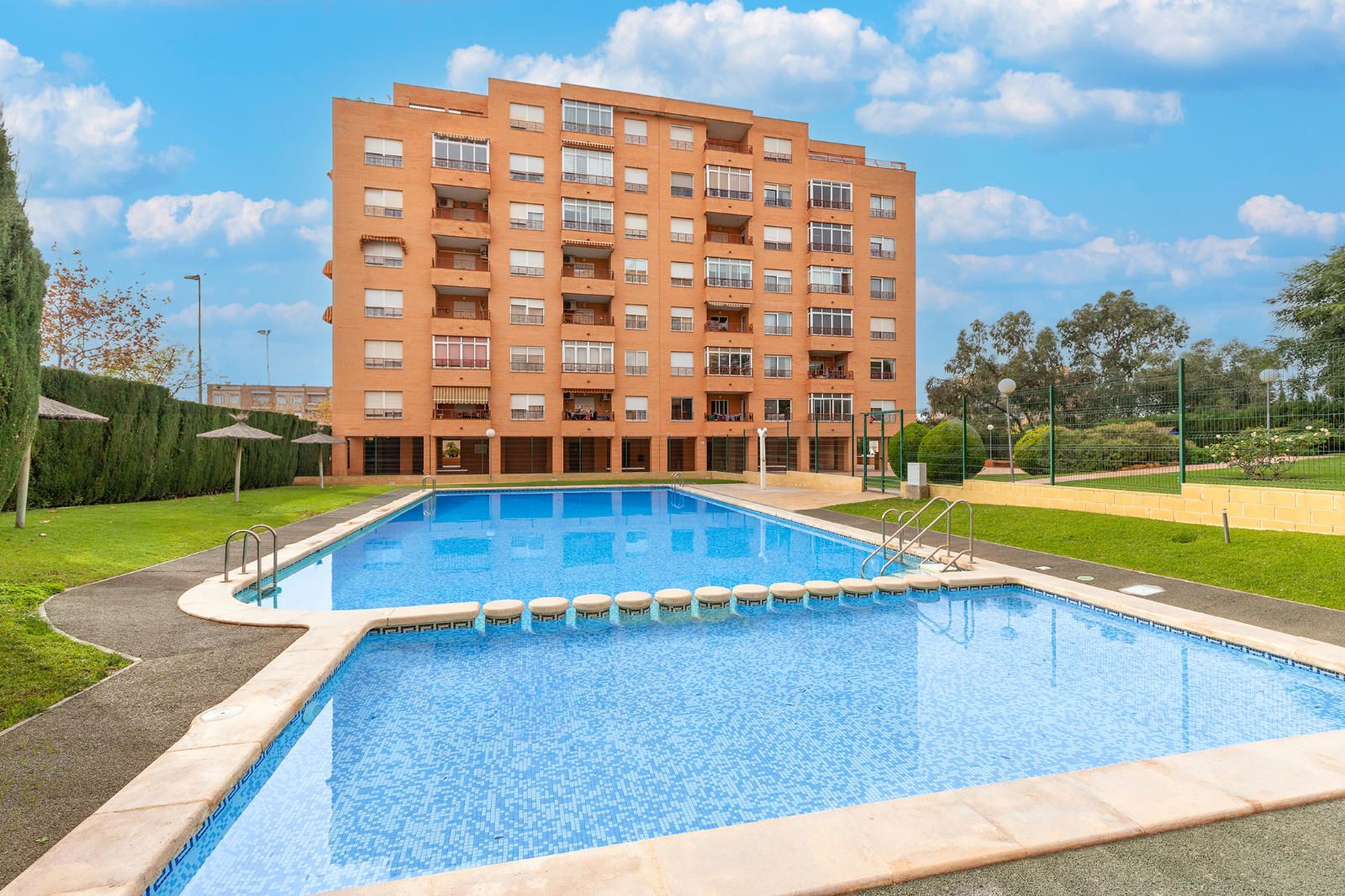 Piso en venta en Calle Elda