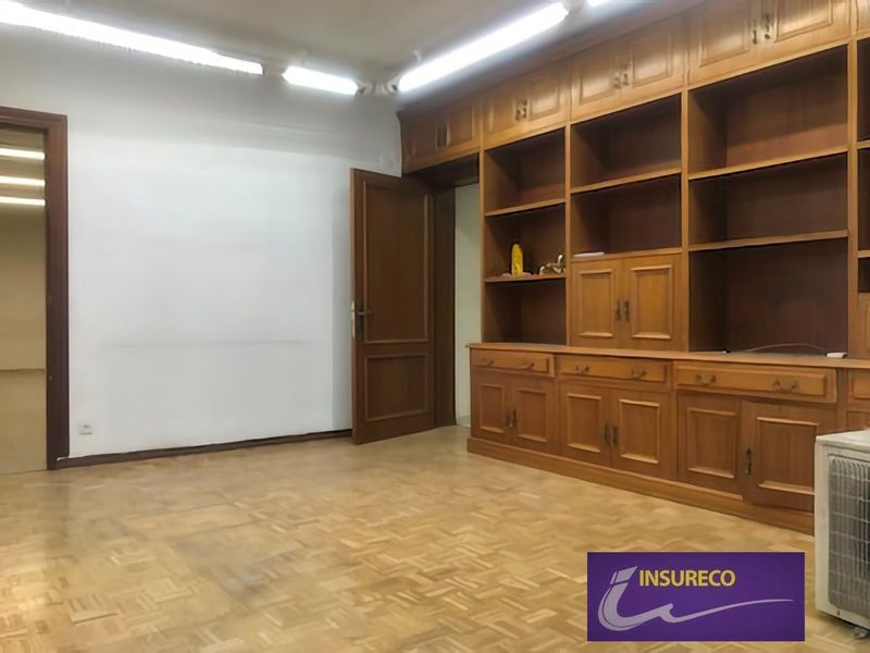 Local Comercial en venta y alquiler León. Ref: 1117. Insureco León
