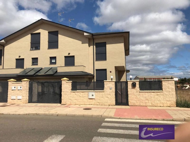 Pareado en venta Valverde De La Virgen, León. Ref: 2153. Insureco León