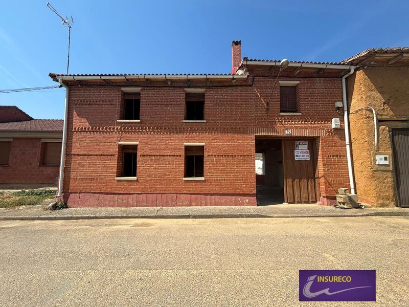 Casa en venta Gradefes, León. Ref: 2207. Insureco León
