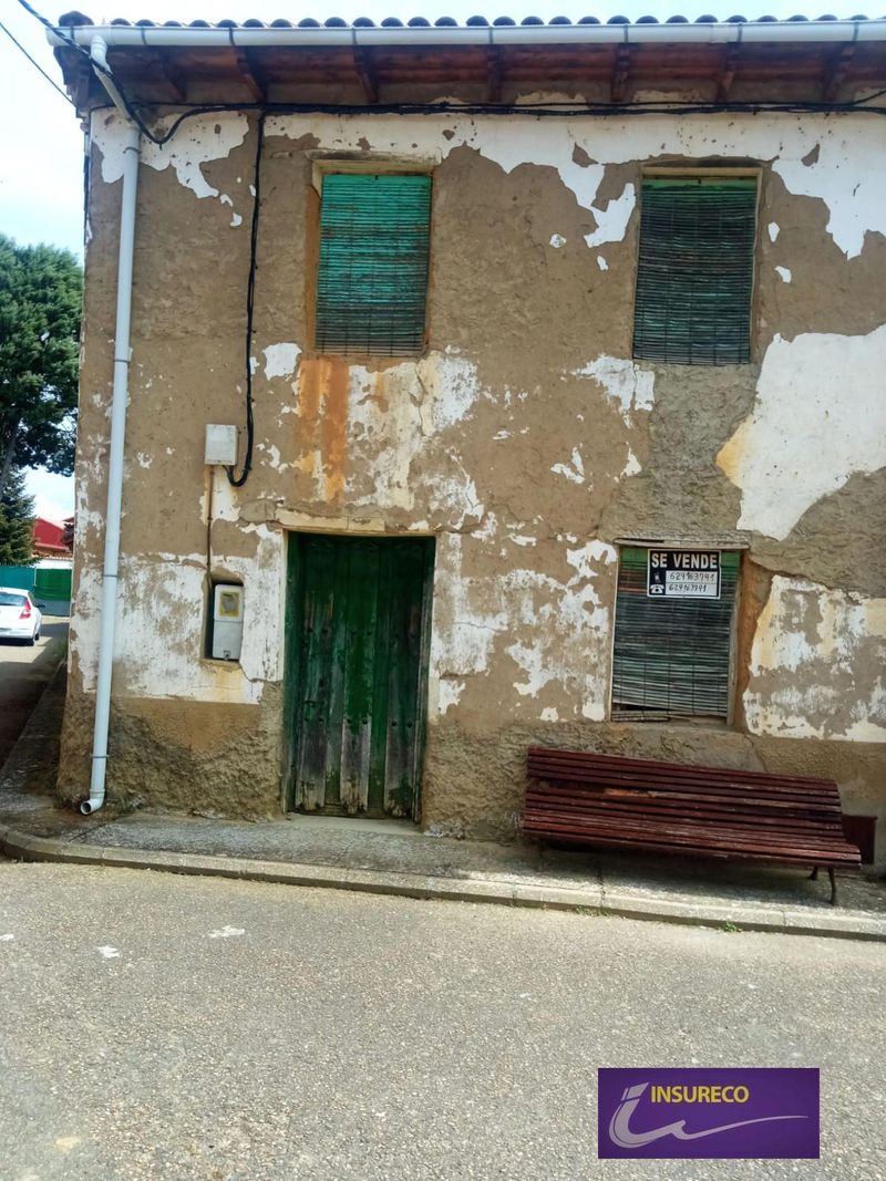 Casa en venta Gradefes, León. Ref: 2209. Insureco León