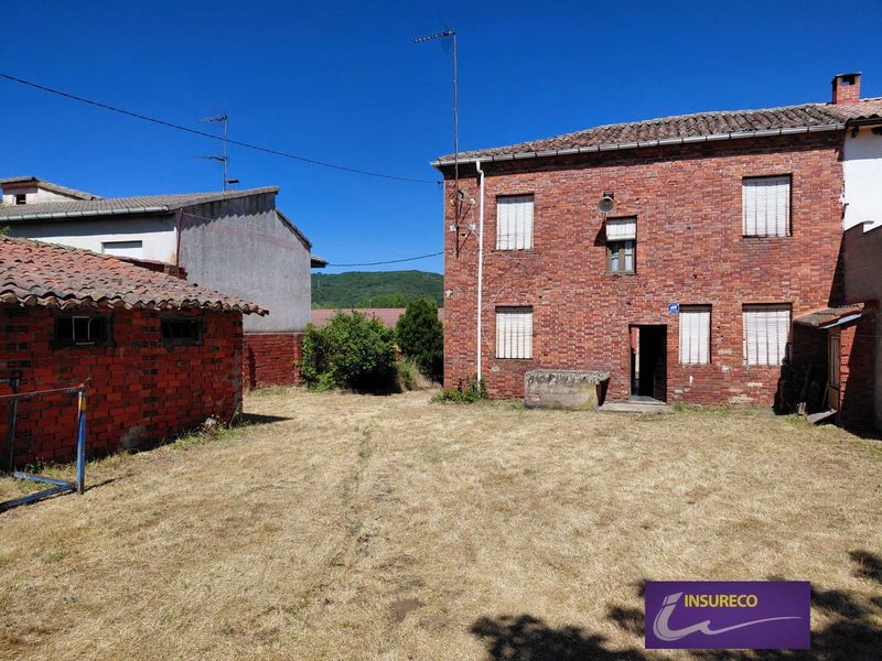 Casa en venta Cuadros, León. Ref: 2400. Insureco León