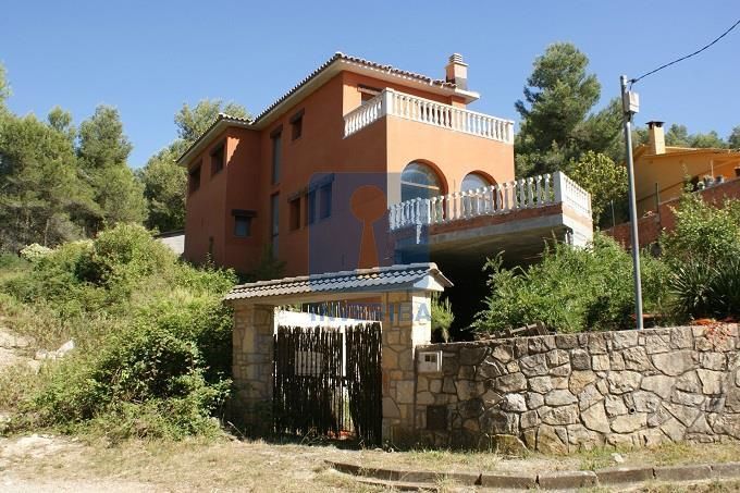 Chalet Independiente en venta Gelida, Barcelona. Ref: 1027. Inveriba
