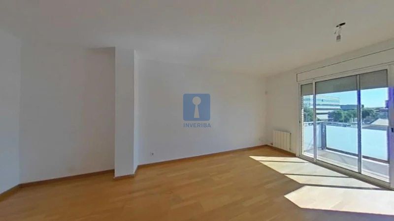 Piso en venta Cornellà de Llobregat, Barcelona. Ref: 4440. Inveriba