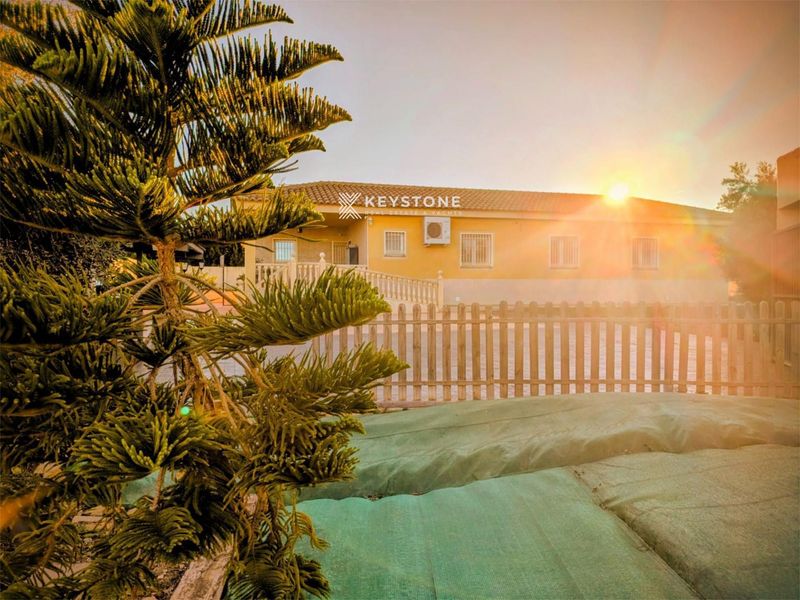 Chalet Independiente en venta Alicante/Alacant, Alicante. Ref: 3692. Keystone Real Estate & Yachts