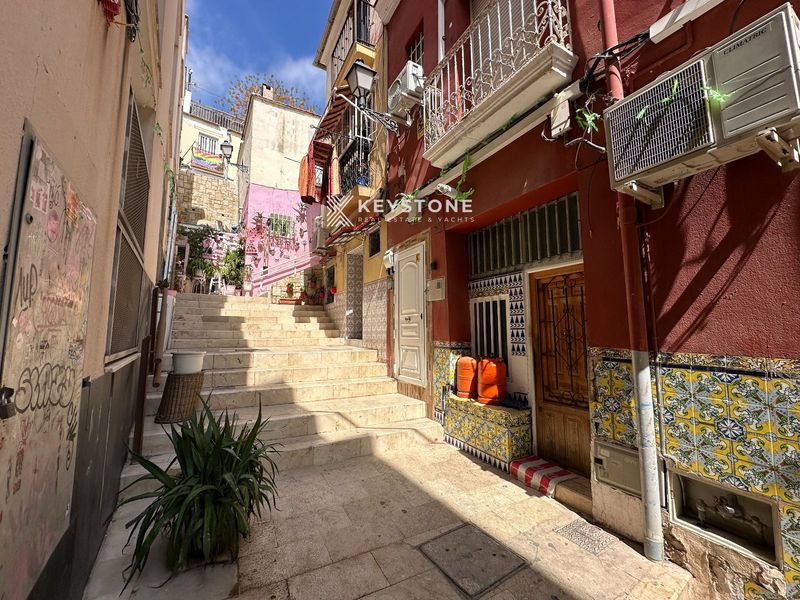 Унікальна будівля на продаж Alicante/Alacant, Alicante. Ref: 3795. Keystone Real Estate & Yachts