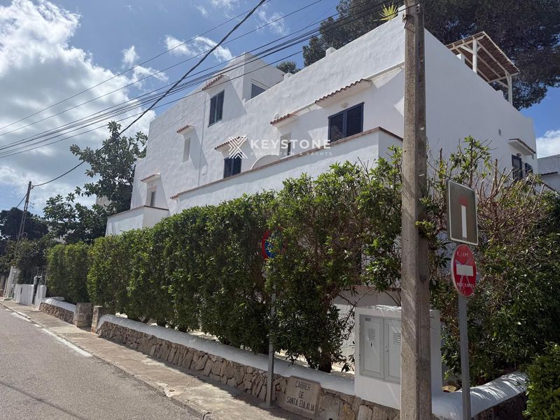 Унікальна будівля на продаж Cala D