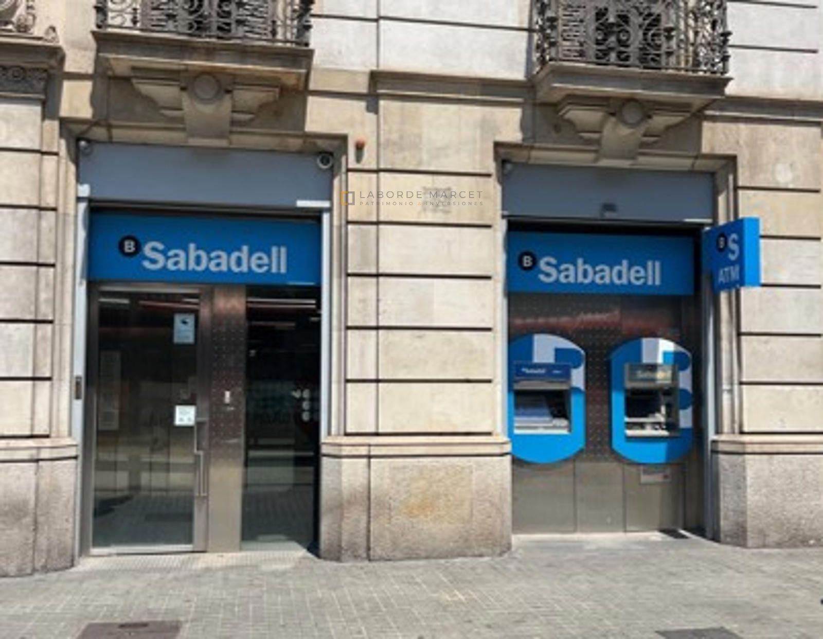 Local en alquiler en Ronda Universitat – Barcelona
