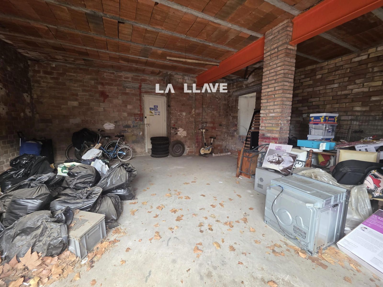 Local Comercial en venta Blanes, Girona. Ref: 1720. La Llave
