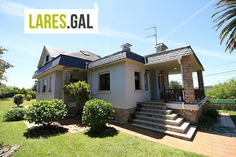 Chalet Independiente en Cangas, Pontevedra . Ref: 1375. Lares Inmobiliaria