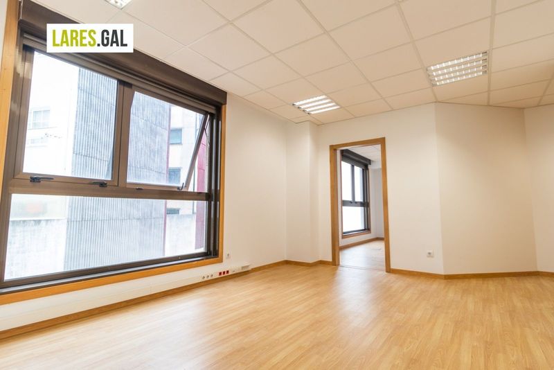 Office for sale  in Cangas, Pontevedra . Ref: 3900. Lares Inmobiliaria