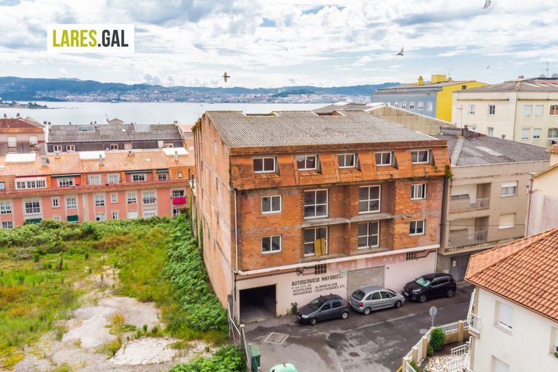 Singular Building for sale  in Cangas, Pontevedra . Ref: 4111. Lares Inmobiliaria