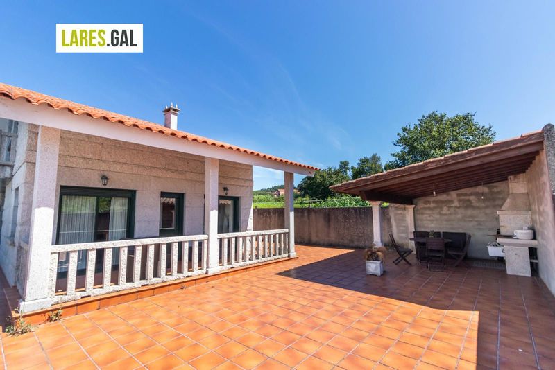 Detached villa for sale  in Cangas, Pontevedra . Ref: 4372. Lares Inmobiliaria