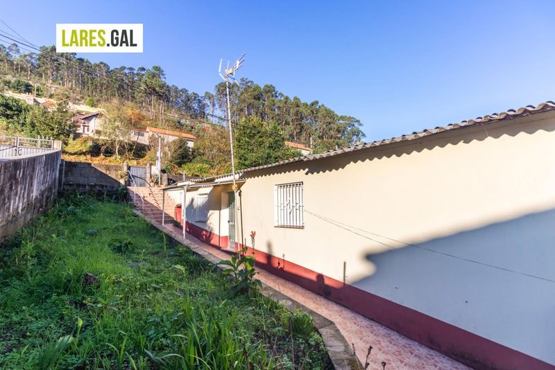 House for sale  in Bueu, Pontevedra . Ref: 4395. Lares Inmobiliaria