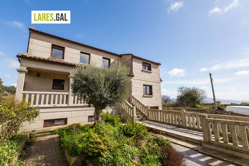 Chalet Independiente en venta  en Cangas, Pontevedra . Ref: 4539. Lares Inmobiliaria