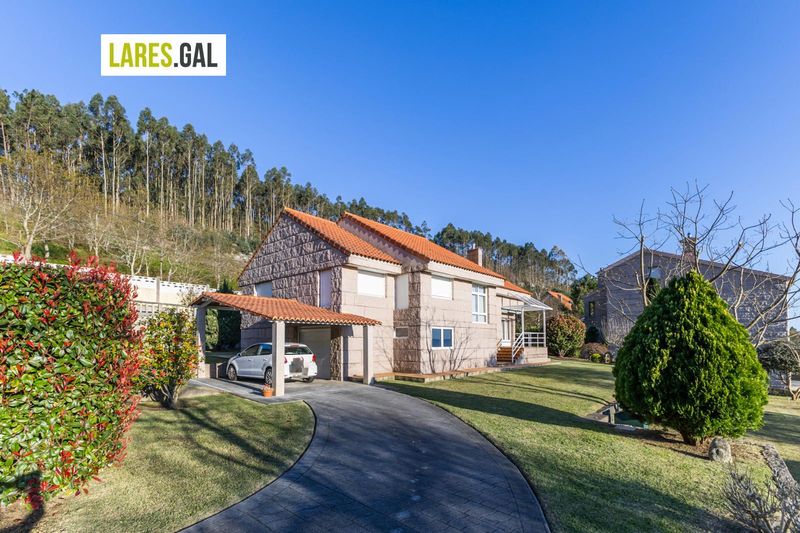 Chalet Independiente en venta  en Cangas, Pontevedra . Ref: 4557. Lares Inmobiliaria