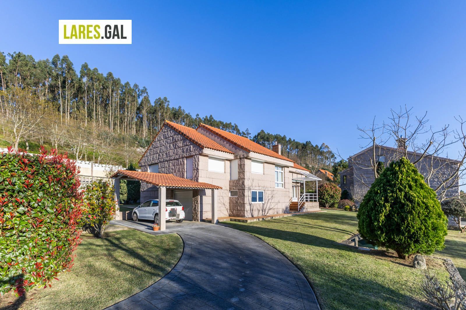 Chalet Independiente en venta Cangas, Pontevedra. Ref: 4557. Lares Inmobiliaria