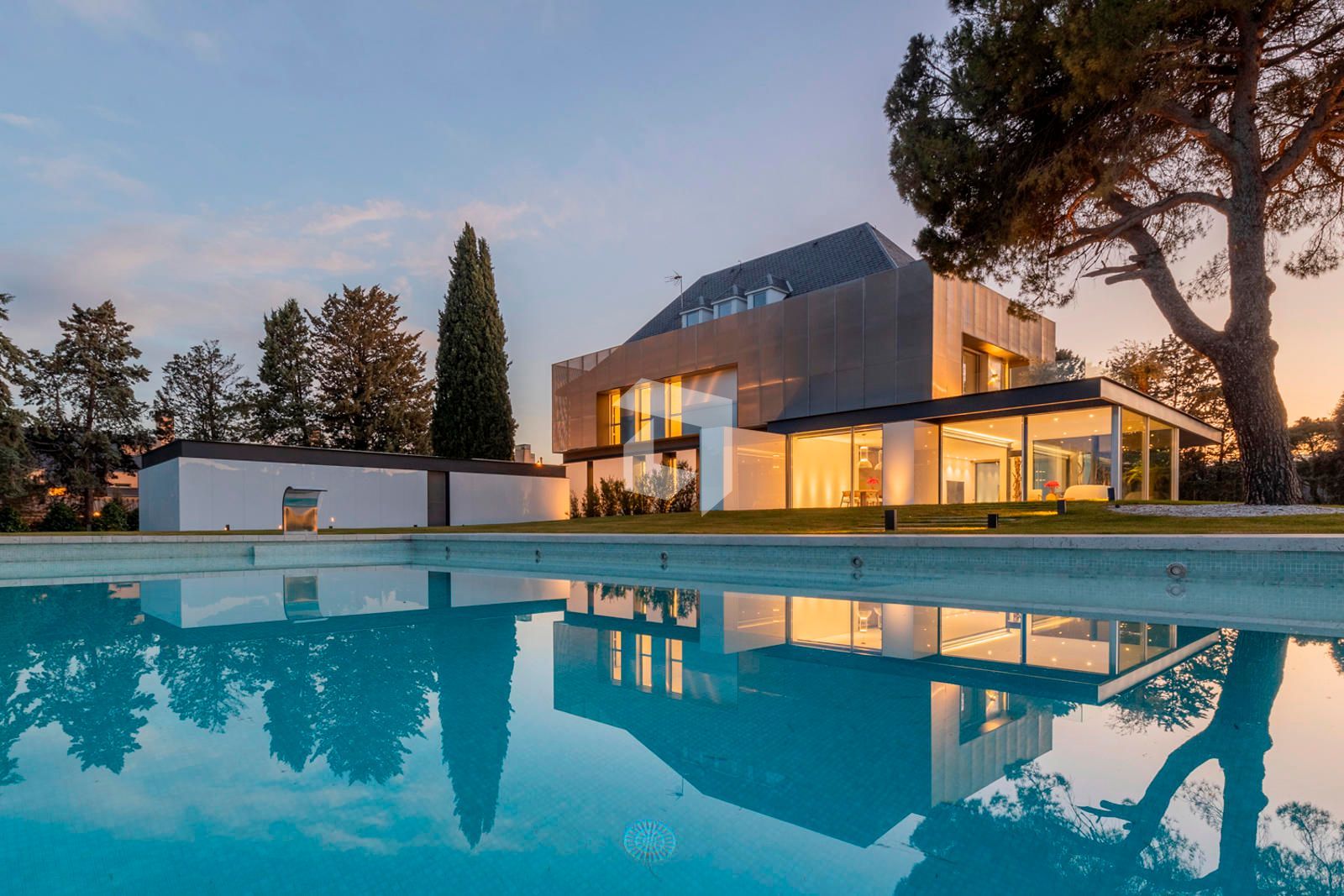 Chalet Independiente en venta Pozuelo De Alarcón, Madrid. Ref: 4881. Level Real Estate