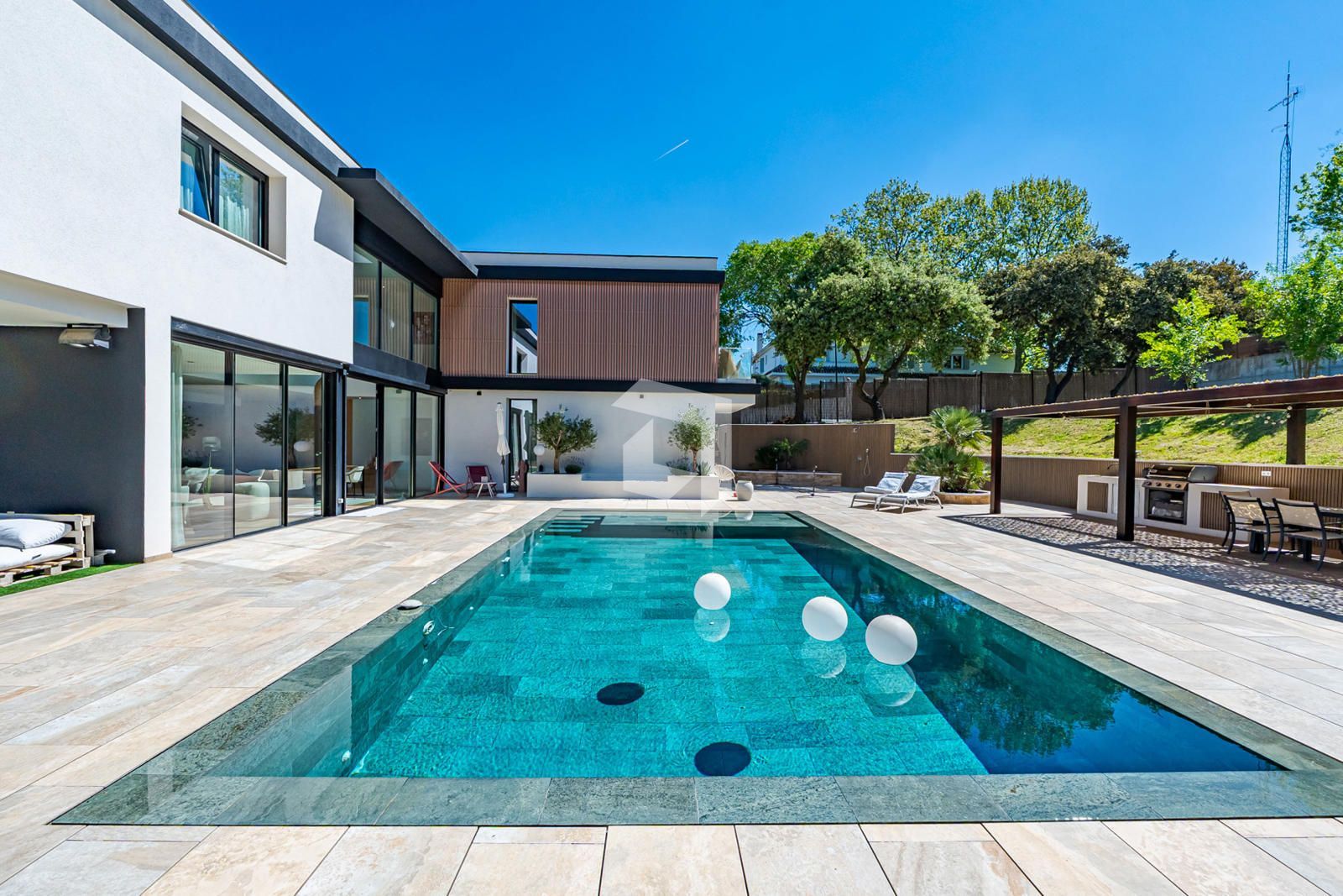 Chalet Independiente en venta Pozuelo De Alarcón, Madrid. Ref: 7125. Level Real Estate