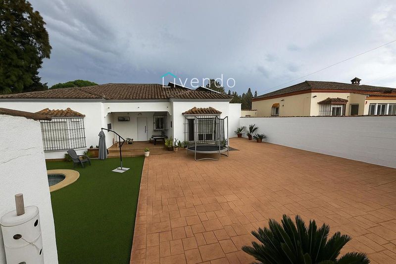 Chalet Independiente en venta Chiclana de la Frontera, Cádiz. Ref: 2192. Livendo Agencia Inmobiliaria