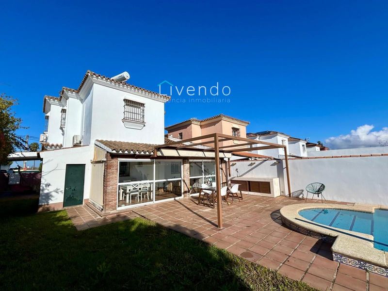 Chalet Independiente en venta Chiclana de la Frontera, Cádiz. Ref: 2492. Livendo Agencia Inmobiliaria