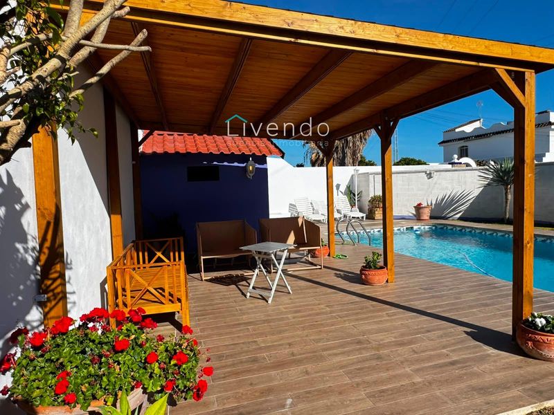 Chalet Independiente en venta Conil De La Frontera, Cádiz. Ref: 2499. Livendo Agencia Inmobiliaria