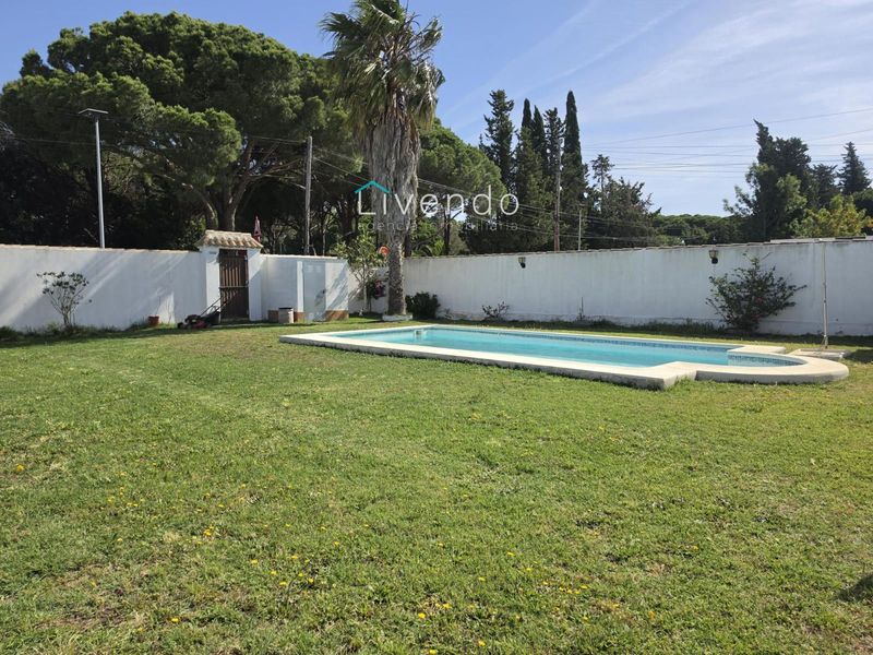 Chalet Independiente en venta Chiclana de la Frontera, Cádiz. Ref: 2505. Livendo Agencia Inmobiliaria