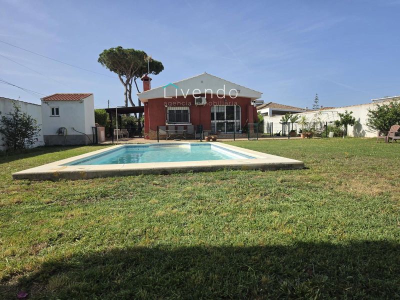Chalet Independiente en venta Chiclana de la Frontera, Cádiz. Ref: 2505. Livendo Agencia Inmobiliaria