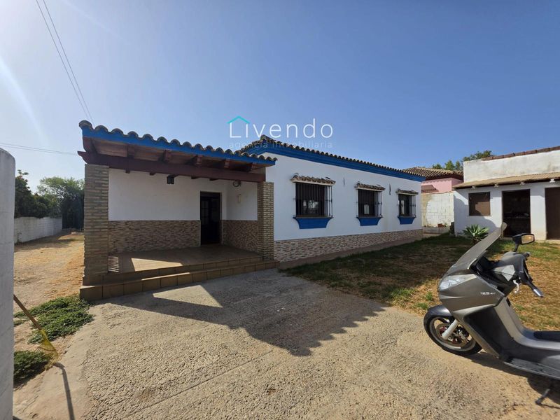 Chalet Independiente en venta Chiclana de la Frontera, Cádiz. Ref: 2594. Livendo Agencia Inmobiliaria