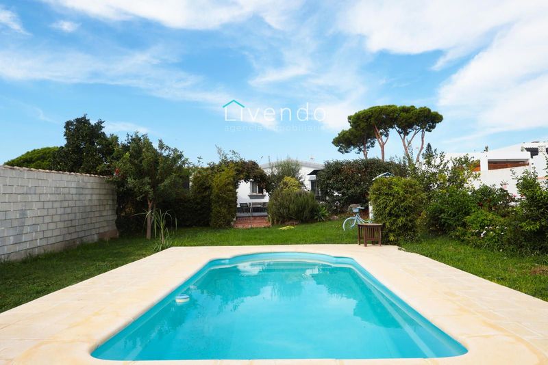 Chalet Independiente en venta Chiclana de la Frontera, Cádiz. Ref: 2700. Livendo Agencia Inmobiliaria