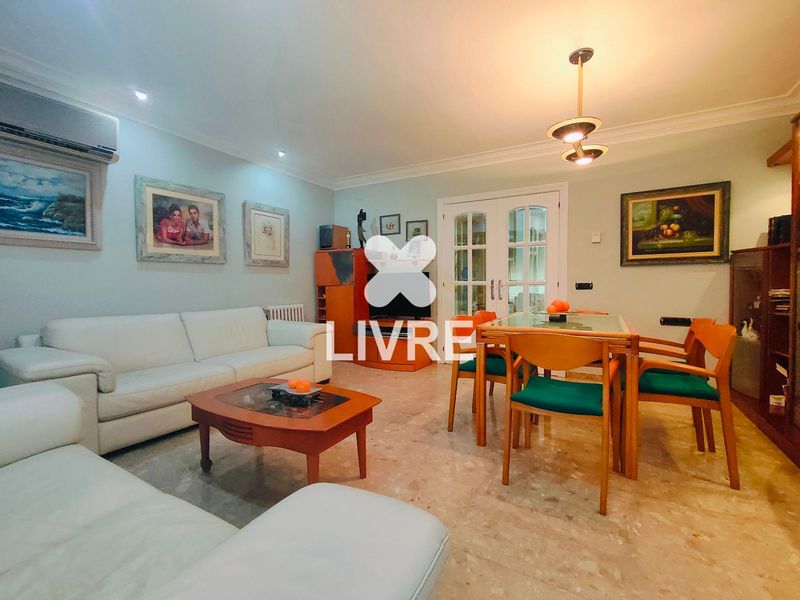 Casa en venta Sant Boi de Llobregat, Barcelona. Ref: 1009. Livre Real Estate