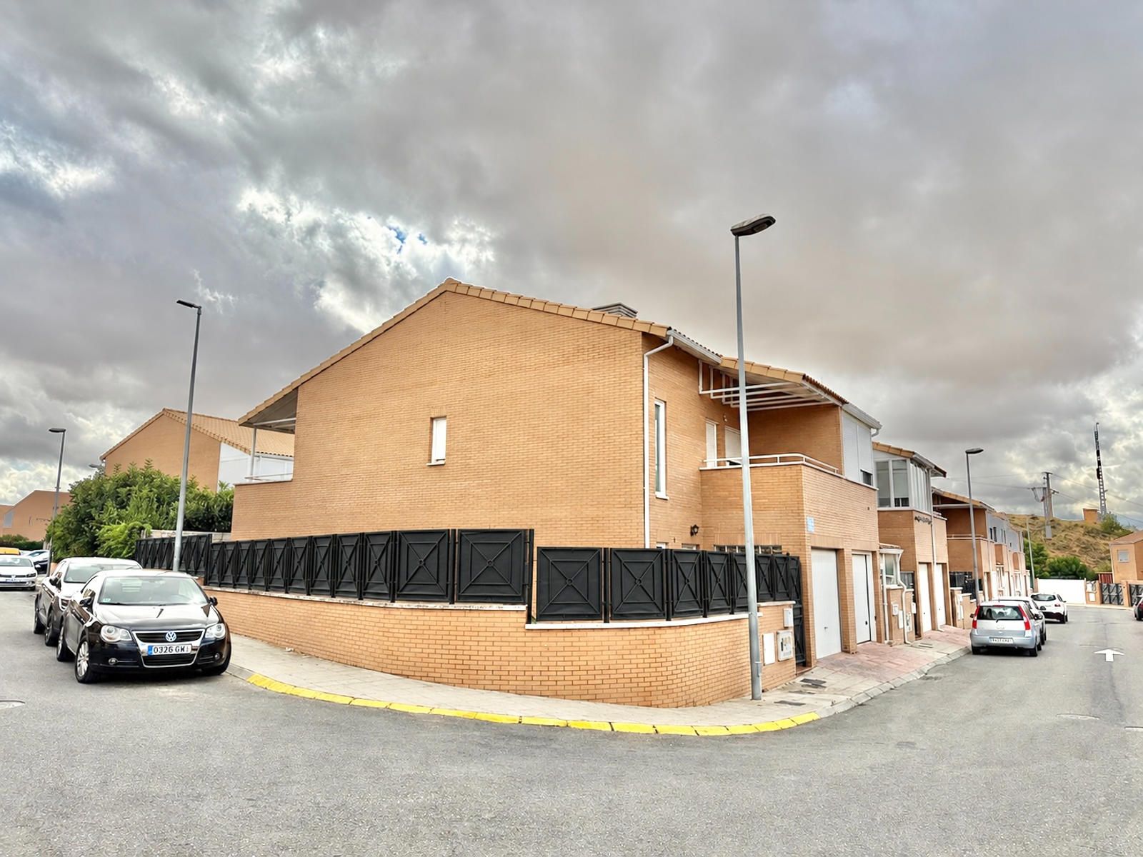 Chalet de esquina en Torija - Foto 1